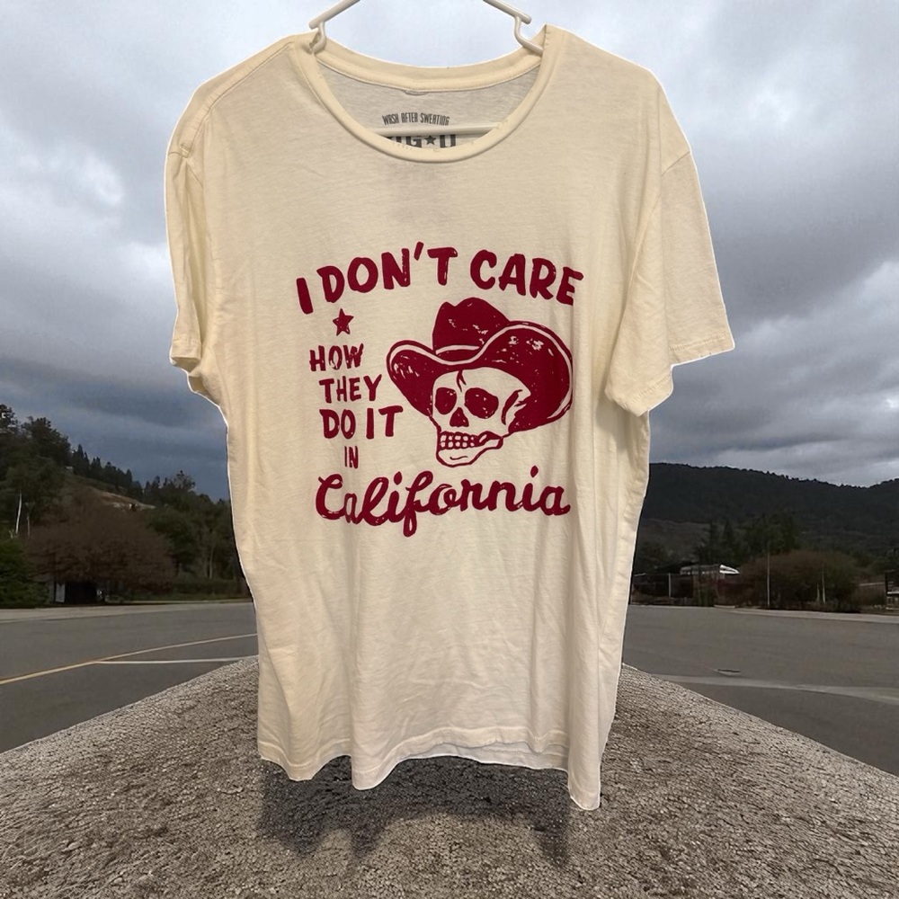 Vintage-Inspired Cream Tee with Red Graphic